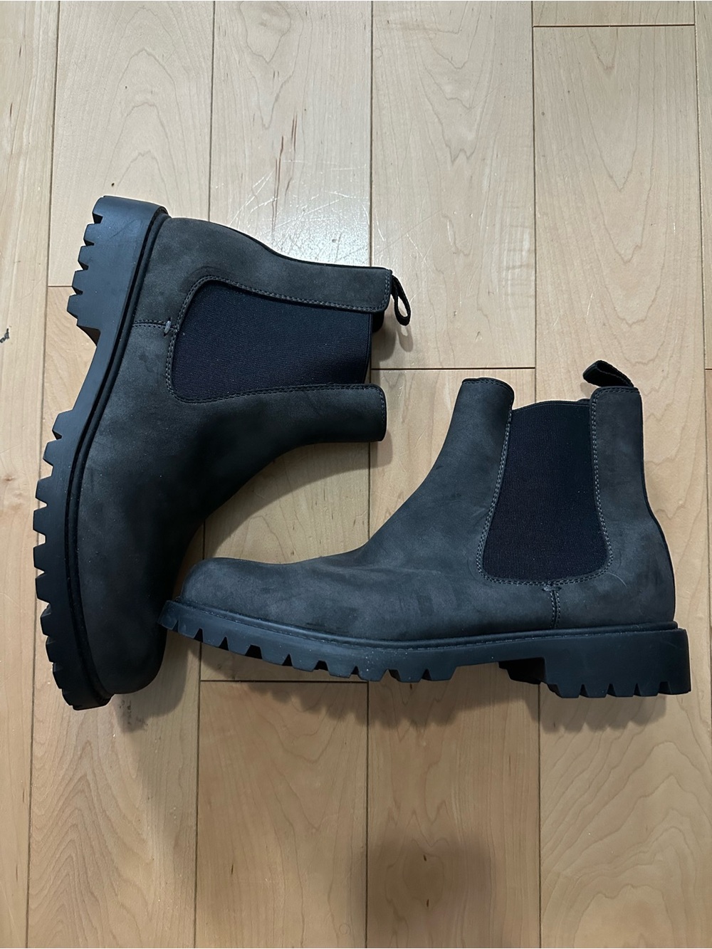 Men's Chelsea Lug Boots in Dark Gray